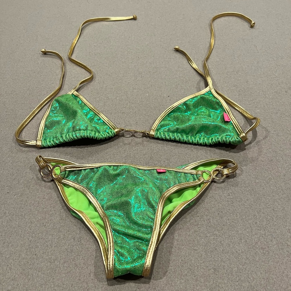 Super cute scrunchy bottom size C/D cup photo shoot bikini